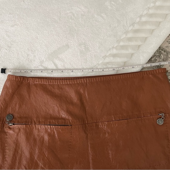 Max Studio Specialty Products M.S.S.P Faux Leather Mini Skirt, Sz 6 - Picture 4 of 9